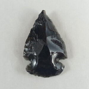 Material Lítico: ponta de flecha bifacial em obsidiana